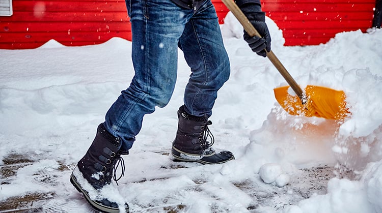Health Tips, 6 Tips to Shovel Snow Safely